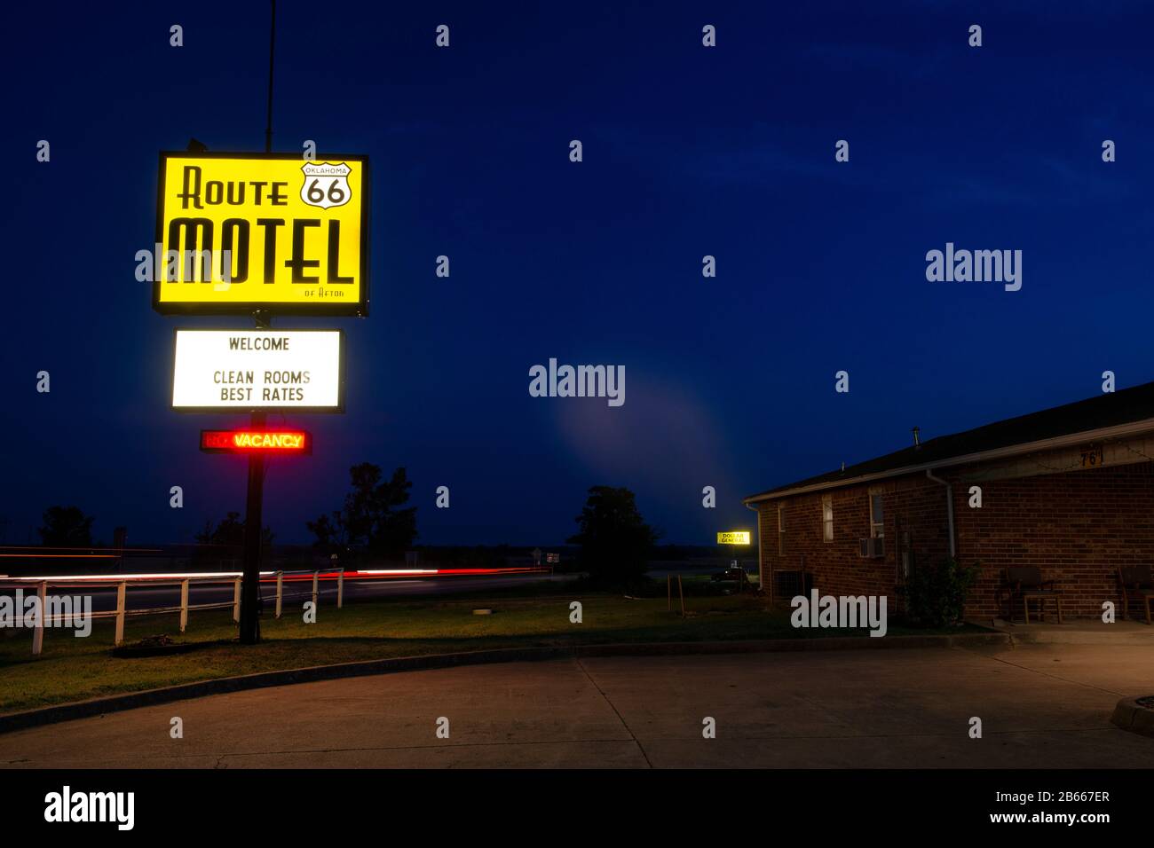 Afton, Oklahoma, États-Unis - 7 juillet 2014: Le panneau néon pour la route 66 Motel à Afton, le long de l'historique US route 66, dans l'État de l'Oklahoma, États-Unis. Banque D'Images