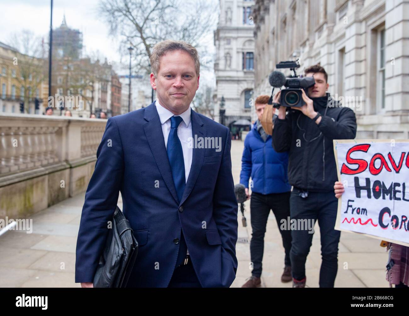 Grant Shapps, secrétaire d'État aux Transports, arrivant au Cabinet Office pour une réunion d'urgence de la COBRA pour discuter du coronavirus. Banque D'Images