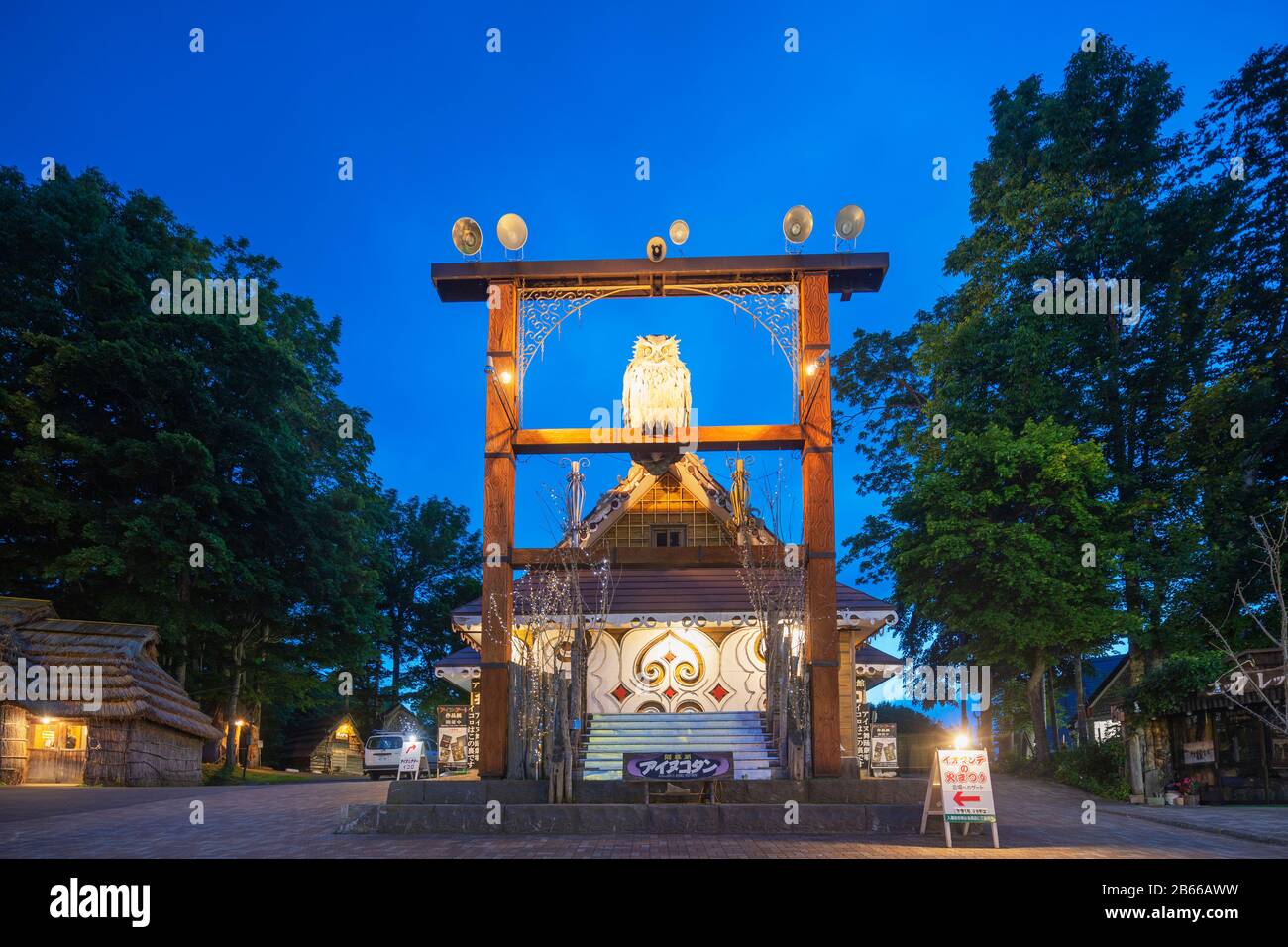 Japon, Hokkaido, Akanko Onsen, Ainu Koten Village Banque D'Images