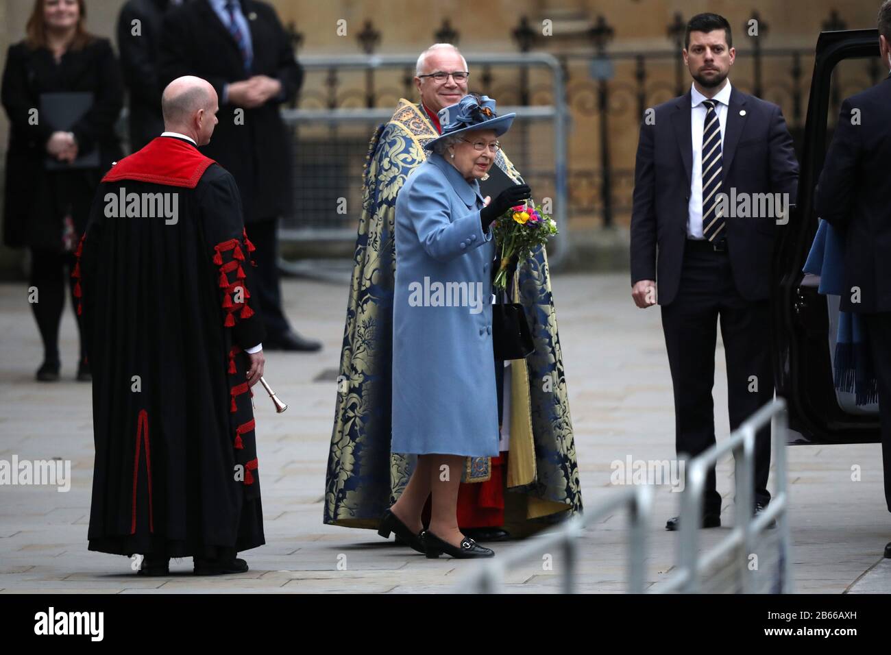 La reine Elizabeth II quitte le service. Le Service Du Commonwealth À L'Abbaye De Westminster AujourD'Hui, Assisté Par La Reine Elizabeth Ii, Le Prince Charles Le Prince De Galles, Camilla La Duchesse De Cornwall, Le Prince William Le Duc De Cambridge, Catherine La Duchesse De Cambridge, Le Prince Harry Le Duc De Sussex, Meghan Markle La Duchesse De Sussex, Prince Edward le comte de Wessex, Sophie La comtesse de Wessex, ainsi que des chefs de gouvernement et des représentants des pays du Commonwealth. Commonwealth Service, Westminster Abbey, Londres, 9 Mars 2020. Banque D'Images