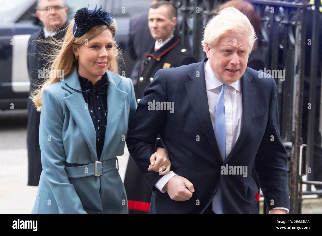 Londres, Grande-Bretagne. 9 mars 2020. Le Premier ministre britannique Boris Johnson (R) et son partenaire Carrie Symonds arrivent à l'abbaye de Westminster pour assister au Commonwealth Service annuel le jour du Commonwealth à Londres, en Grande-Bretagne, le 9 mars 2020. Crédit: Ray Tang/Xinhua/Alay Live News Banque D'Images