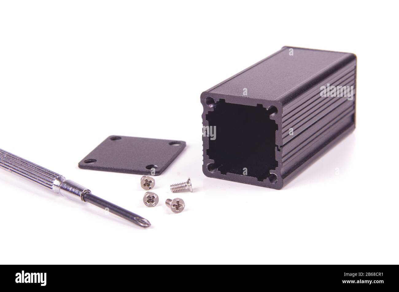 Boîtier en aluminium noir pour les projets électroniques et le blindage de ci Banque D'Images