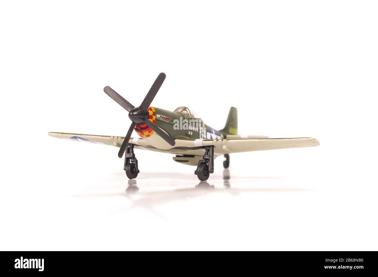Ancien avion modèle de la seconde Guerre mondiale isolé sur le fond blanc Banque D'Images Ancien avion modèle de la seconde Guerre mondiale isolé sur le fond blanc Banque D'Images