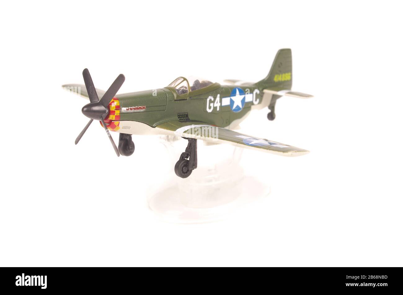 Ancien avion modèle de la seconde Guerre mondiale isolé sur le fond blanc Banque D'Images Ancien avion modèle de la seconde Guerre mondiale isolé sur le fond blanc Banque D'Images