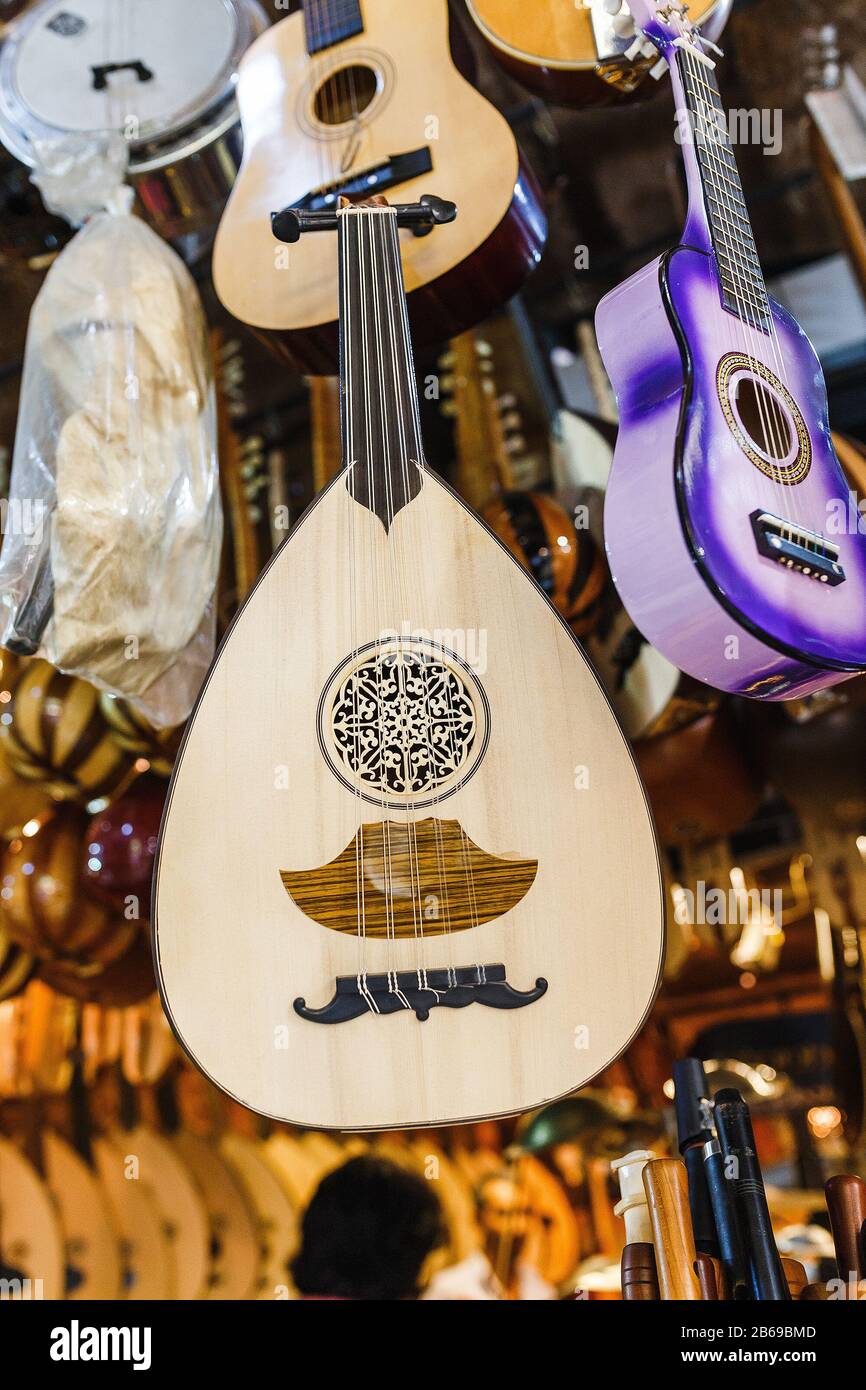 Instrument de musique arabe Oud à vendre au Grand Bazar, Istanbul Photo  Stock - Alamy