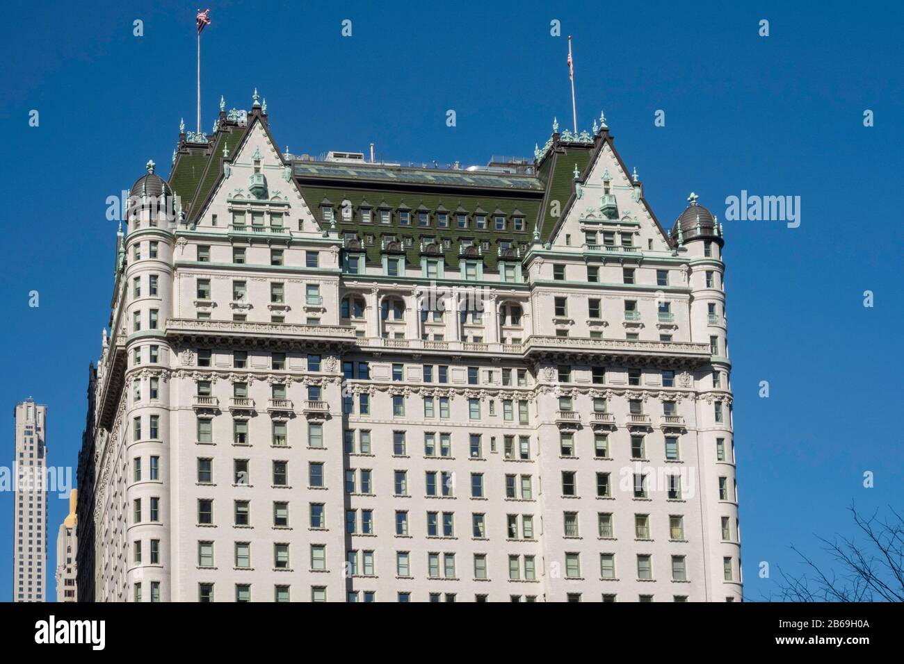 The Plaza Hotel et 220 Central Park South en arrière-plan, New York, États-Unis Banque D'Images
