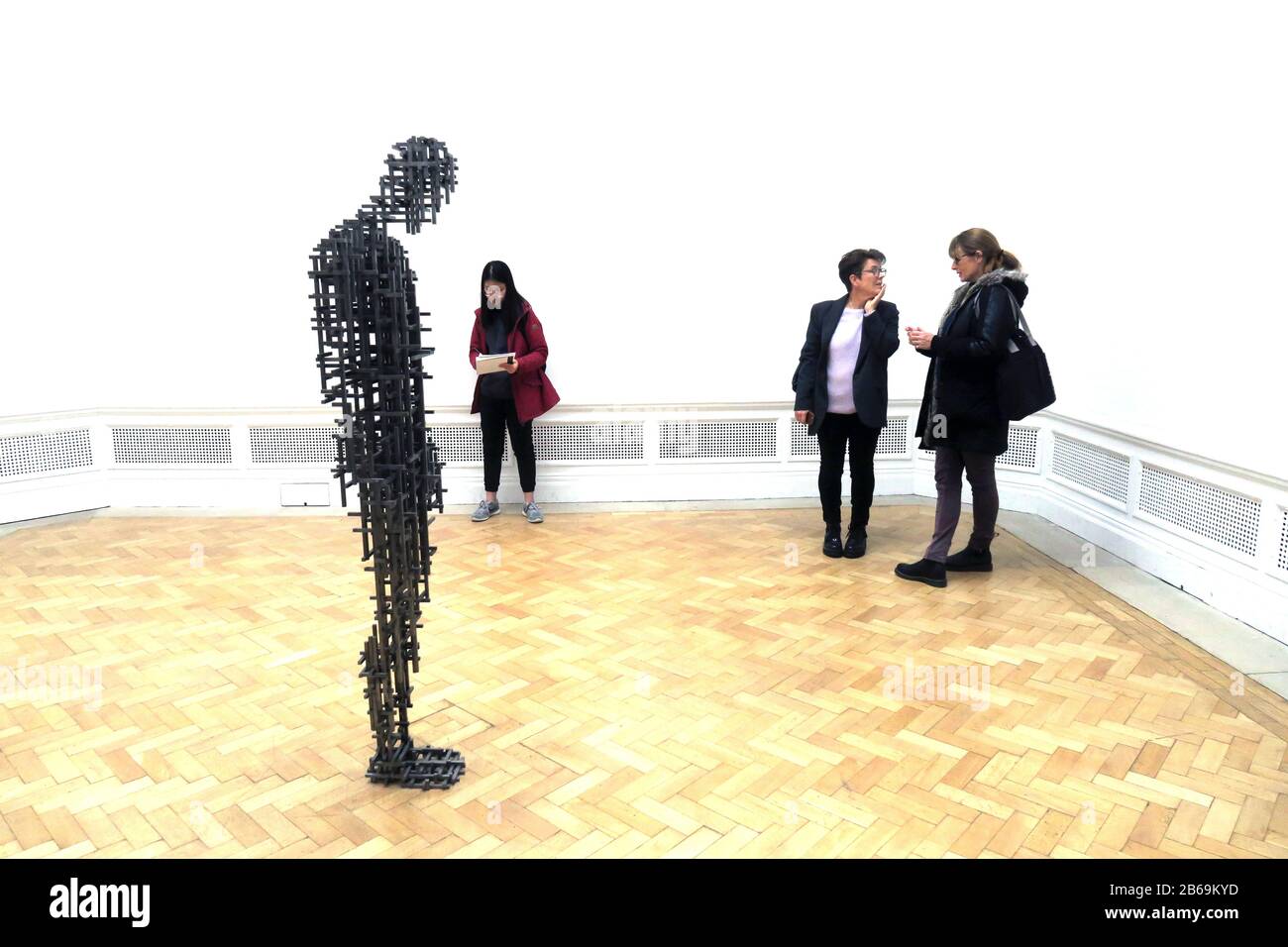 Sculpture de l'homme d'Anthony Gormley à R.A Londres Banque D'Images