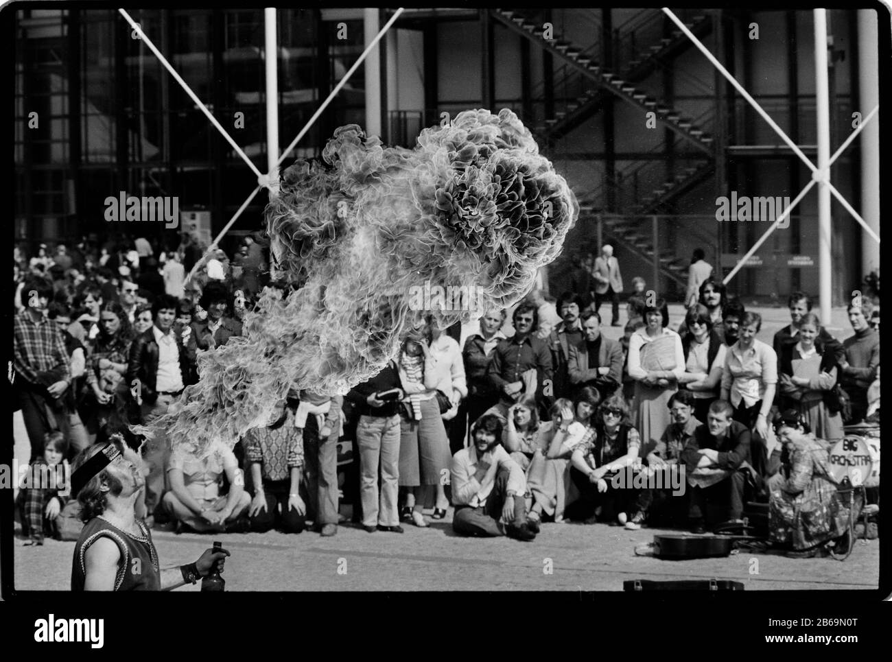 France Paris Centre Pompidou bus incendie évaluateur 1978 Banque D'Images