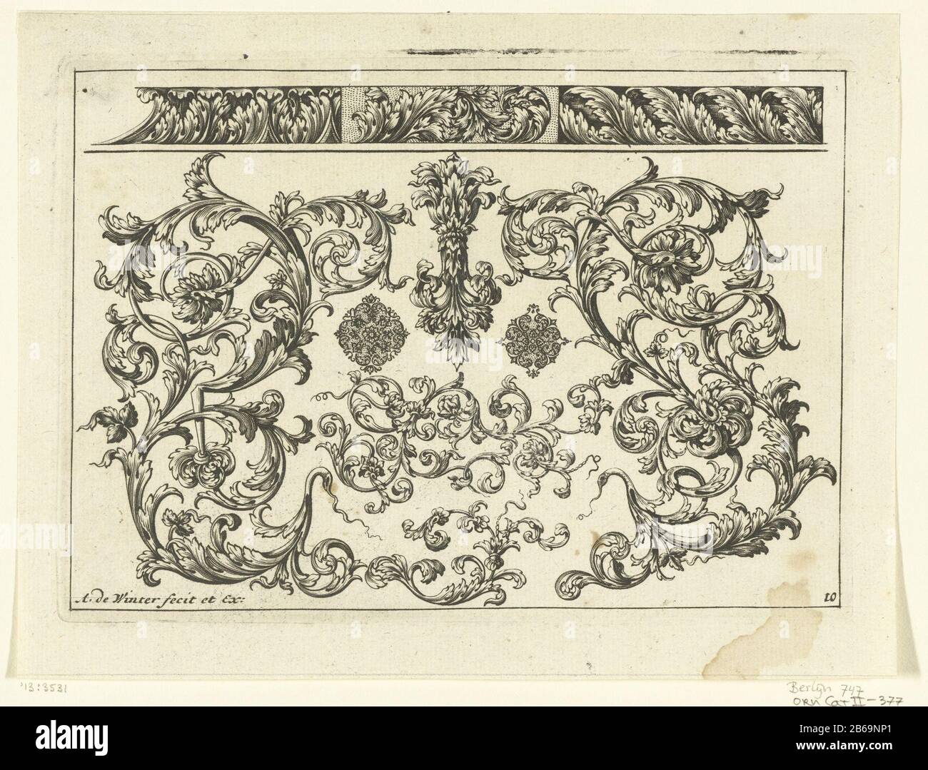 Huit motivés même Nouveau Livre d'Orne Mens (titre de série) En haut d'une bande ha trois variations pour un bord ornemental. En outre feuilles, voir les motifs et les rosettes de feuilles. Journal of series avec des copies à Stefano della Bella, Gilles Légaré, Thomas Lejuge et anderen. Fabricant : printmaker: Anthonie de Winter (propriété cotée) conçu par: Éditeur anonyme Cornelis Danckerts (II) Lieu de fabrication: Amsterdam Date: CA. 1690 - env. 1700 matériau: Technique du papier: Engrala (impression) Dimensions: Bord de la plaque: H 135 mm × l 191 mm Banque D'Images