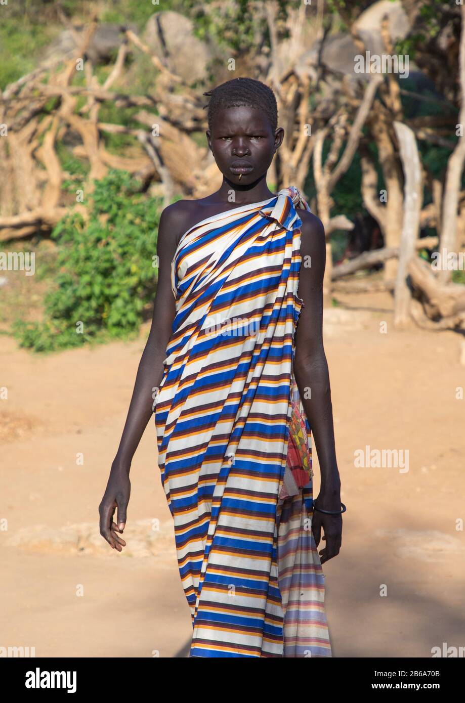 Portrait d'une jeune femme de la tribu Larim, Boya Mountains, Imatong, Soudan du Sud Banque D'Images