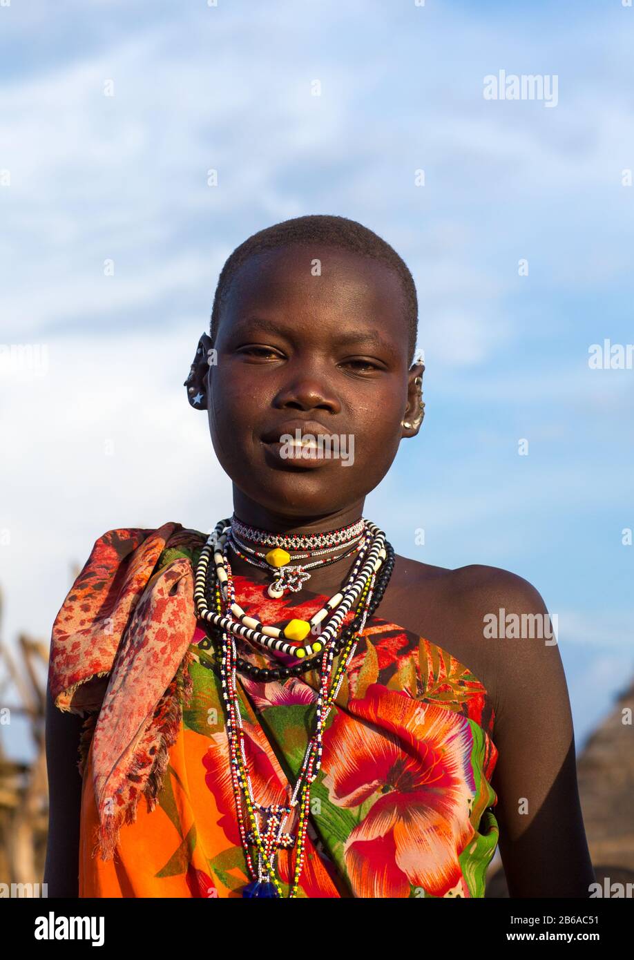 Portrait d'une jeune femme de la tribu Toposa, État de Namorunyang, Kapoeta, Soudan du Sud Banque D'Images