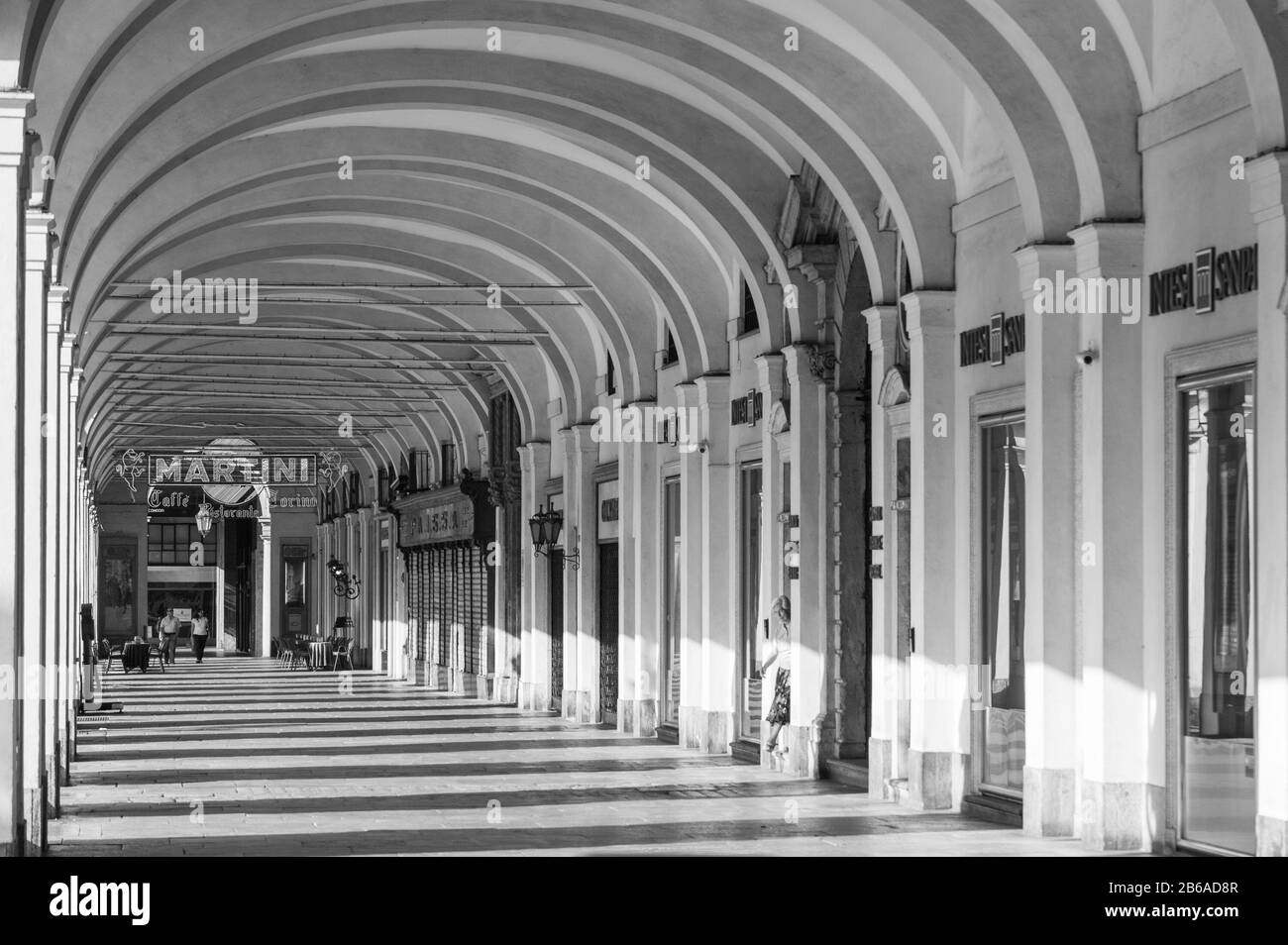 L'entrée de l'ancien siège de la banque Intesa Sanpaolo dans le centre de la Piazza San Carlo (Turin) Banque D'Images