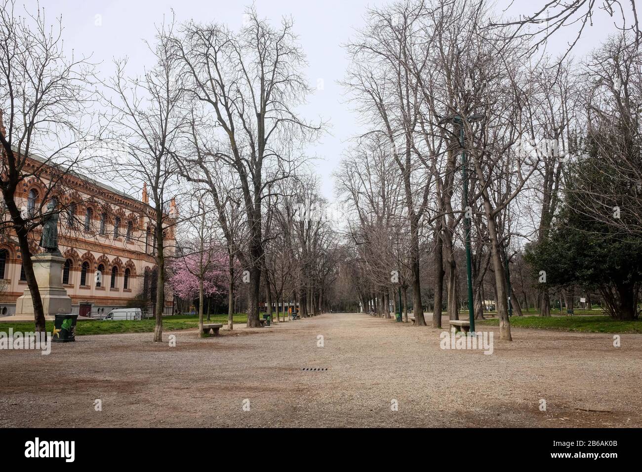 Milan, Italie. 10 mars 2020. Premier jour de quarantaine pour l'Italie, Milan. Le premier jour après l'annonce de Giuseppe Conte de mettre en quarantaine l'ensemble du pays, avec des interdictions de partir, sauf pour des raisons strictement nécessaires crédit: Mairo Cinquetti/Alay Live News Banque D'Images