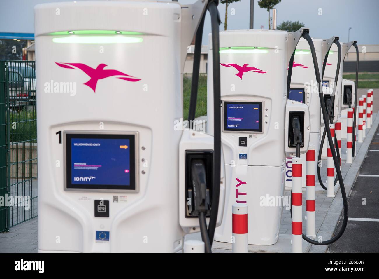 Station De Charge De Véhicules Électriques Sur Bundesautobahn 9, Allemagne. 25 Août 2019 © Wojciech Strozyk / Alay Stock Photo Banque D'Images