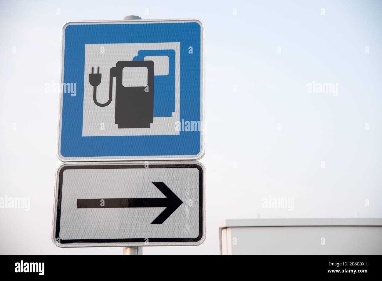 Station De Charge De Véhicules Électriques Sur Bundesautobahn 9, Allemagne. 25 Août 2019 © Wojciech Strozyk / Alay Stock Photo Banque D'Images