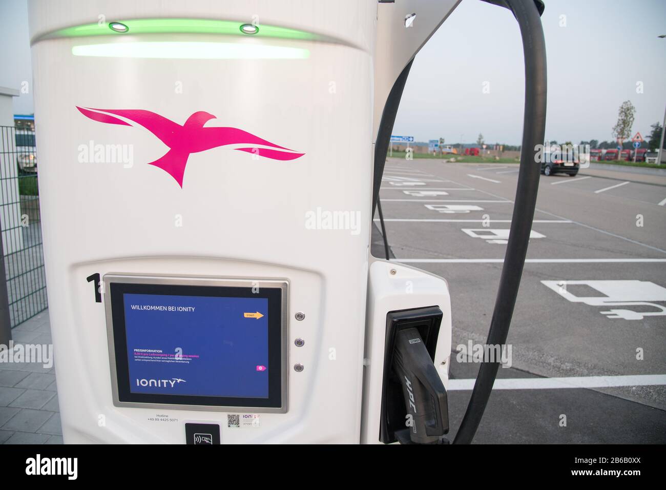 Station De Charge De Véhicules Électriques Sur Bundesautobahn 9, Allemagne. 25 Août 2019 © Wojciech Strozyk / Alay Stock Photo Banque D'Images