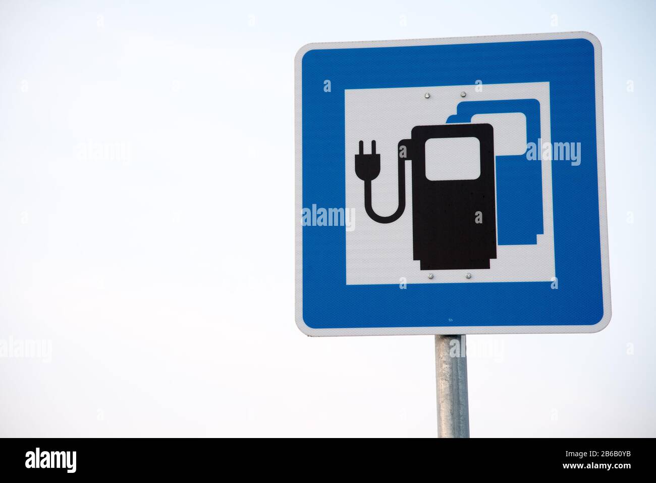 Station De Charge De Véhicules Électriques Sur Bundesautobahn 9, Allemagne. 25 Août 2019 © Wojciech Strozyk / Alay Stock Photo Banque D'Images