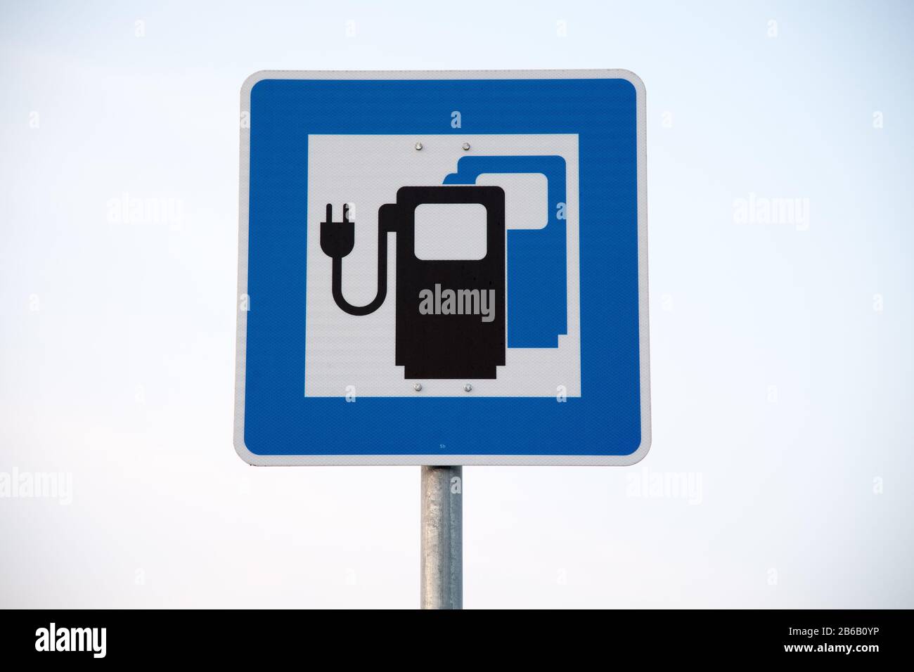 Station De Charge De Véhicules Électriques Sur Bundesautobahn 9, Allemagne. 25 Août 2019 © Wojciech Strozyk / Alay Stock Photo Banque D'Images
