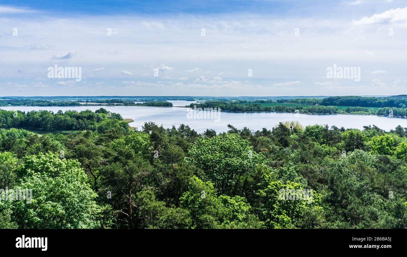 Vue depuis la tour d'observation sur le paysage autour de Cracovie am See et le lac Krakower See Banque D'Images