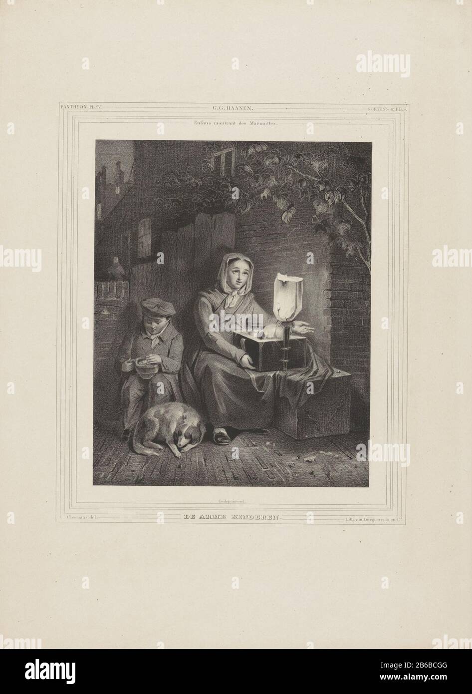 Enfants pauvres dans la rue avec chien et cobayes les enfants pauvres (objet titre) une fille et un garçon assis dans la rue contre un mur ivy couvert. Le garçon a un petit panier dans ses genoux à ses pieds est un chien. La fille a un tissu attaché autour de sa tête et une boîte pour les rongeurs. Sur la boîte est une lampe maison fixée qui jette la lumière sur les animaux. La fille a sa main étirée. Au-dessus de l'image se trouve le texte: 'Enfans montrant des Marmottes. En haut à gauche : « Panthéon. PL. XV.' Fabricant : printmaker: J.B. Cler Mans (propriété cotée) conçu par George Gillis Haanen (bâtiment classé) imprimante Banque D'Images