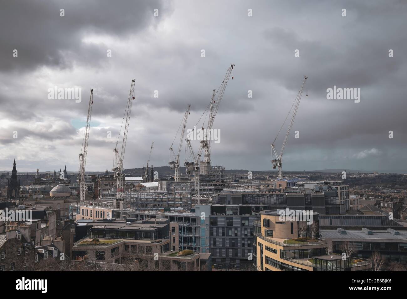 Centre-ville d'Edimbourg avec plusieurs grues, bâtiment St James centre Banque D'Images