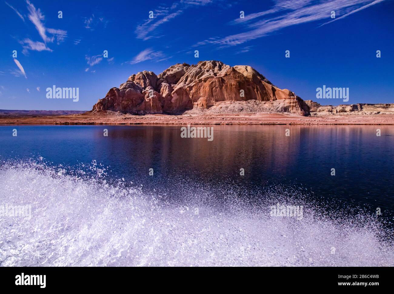 Lac Powell Arizona pendant les mois d'hiver, lorsque l'eau est faible dans le canyon, les buttes sortent du paysage à la marina du lac Powell Banque D'Images