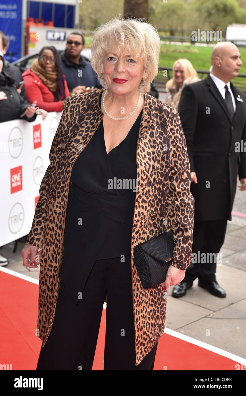 Alison Steadman assiste aux TRIC Awards 2020 à la Grosvenor House à Londres. Banque D'Images