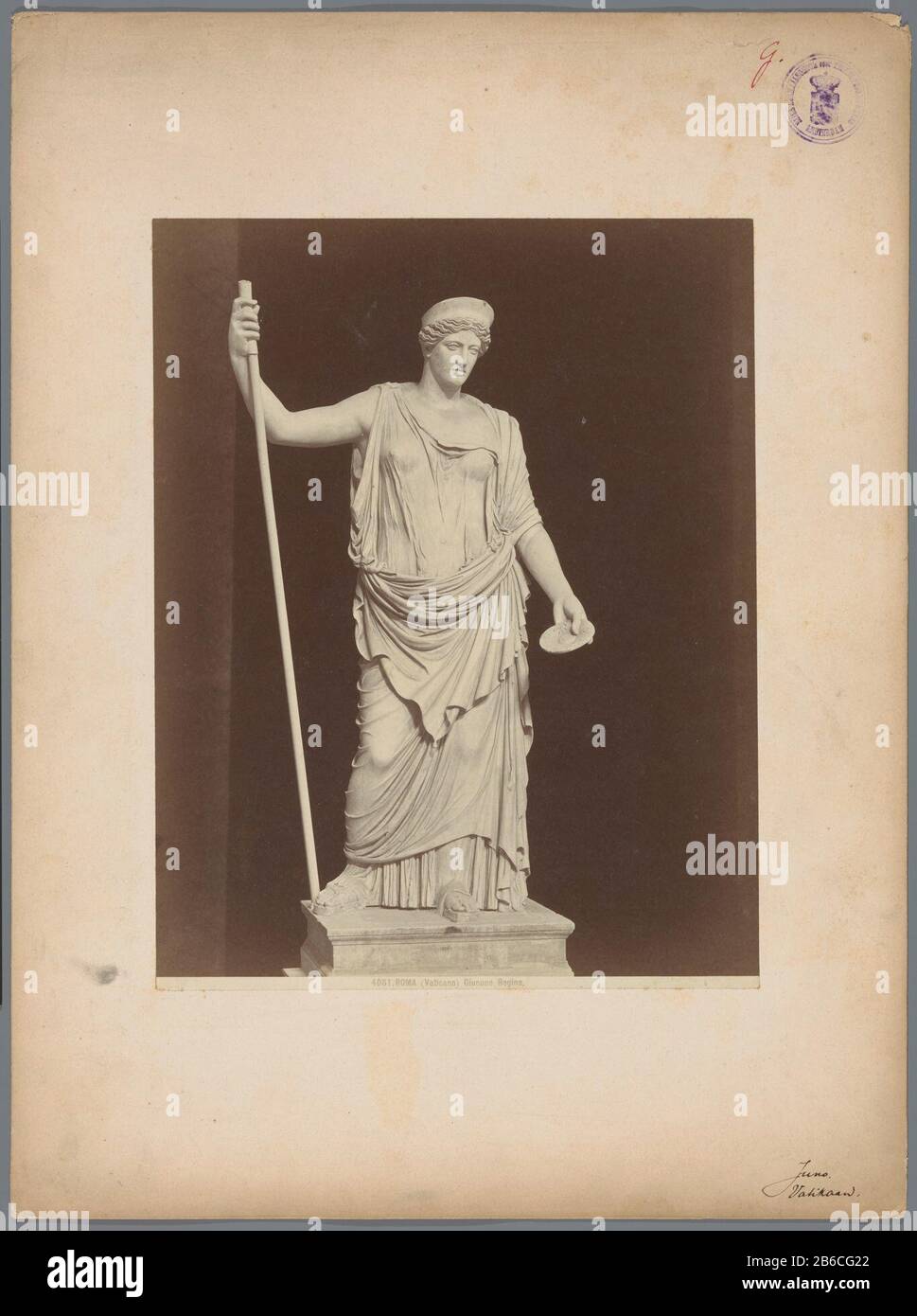 Photo de Giunone Juno Regina (objet titre) image de JunoGiunone Regina (objet titre) Type de bien: Photographies Numéro d'article: RP-F 00-9343 Inscriptions / marques: Numéro, recto, imprimé: '4081.'opschrift, recto, imprimé:' ROMA ' inscription recto manuscrit 'G.' marque collector , rectampées' Rijks normal pour les enseignants d'Amsterdam Fabricant: Fabrication anonyme: Vatican Date: 1850 - 1900 matériel: Carton technique: Albumen formats d'impression: Carton: H 389 mm × W 290 mm Objet: (Histoire de) Juno (Hera) Où: Vatican MuseaD Banque D'Images