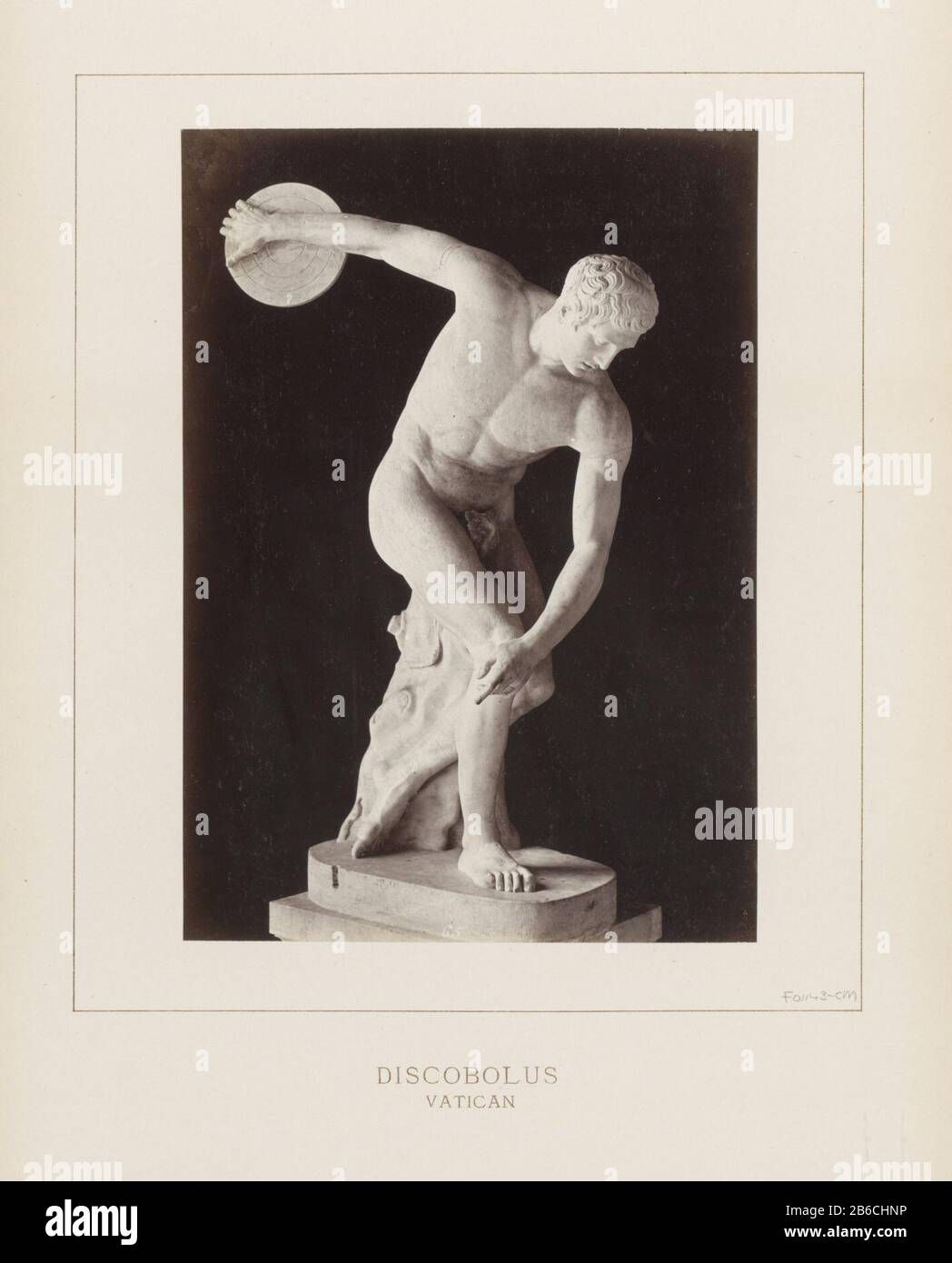 Sculpture Discus thrower (Diskobolos) Discobolus, Vatican (titre objet) une partie de l'album avec des enregistrements considèrent que: Conditions et œuvres Rome. Fabricant : Photographe: Fabrication anonyme: Vatican Date: CA. 1860 - ca. 1900 Caractéristiques physiques: Albumen imprimer: Papier technique: Albumen imprimer dimensions: Photo: H 244 mm × W 167 mm Objet: Sculpture, reproduction d'un morceau de sculpture droit de projection de discus Banque D'Images