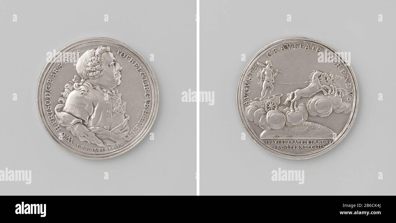 Funérailles de William IV Zilveren penning. Voorzijde: Borststuk man binnen omschrift. Keerzijde: Herkules met noeuds en leeuwehuid, voorstellende Willem IV, rijdend op zonnewagen op wolken; daaronder wereldbol met opschrift HOLANDIA binnen omschrift; afsnede: Opschrift Fabricant : Johan George HoltzheyPlaats Fabrication: 1752 cm matériel: × g 158 gr Date: 1752-02-04 - 1752-02-04Wie: Willem IV (prins van Oranje-Nassau) Banque D'Images