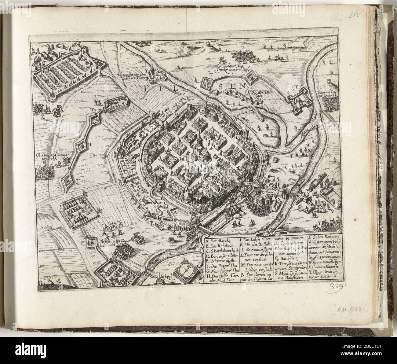 Siège de Pilsen, 1619 série 11 divers événements externes, 1571-1631 (titre de la série) Siège de Pilsen Novembre 1619. Sans signature, avec légende AY. Plume numérotée en bas à droite : 389. L'impression fait partie d'un album. Fabricant : printmaker French High Mountain (atelier) Lieu de fabrication: Cologne Date: 1619 - 1621 Caractéristiques physiques: Matériau de gravure: Technique du papier: Gravure Dimensions: Bord de la plaque: H 246 mm × W 297 mm Objet: Siège, guerre de quand: 1619-11 - 1619-11 Banque D'Images