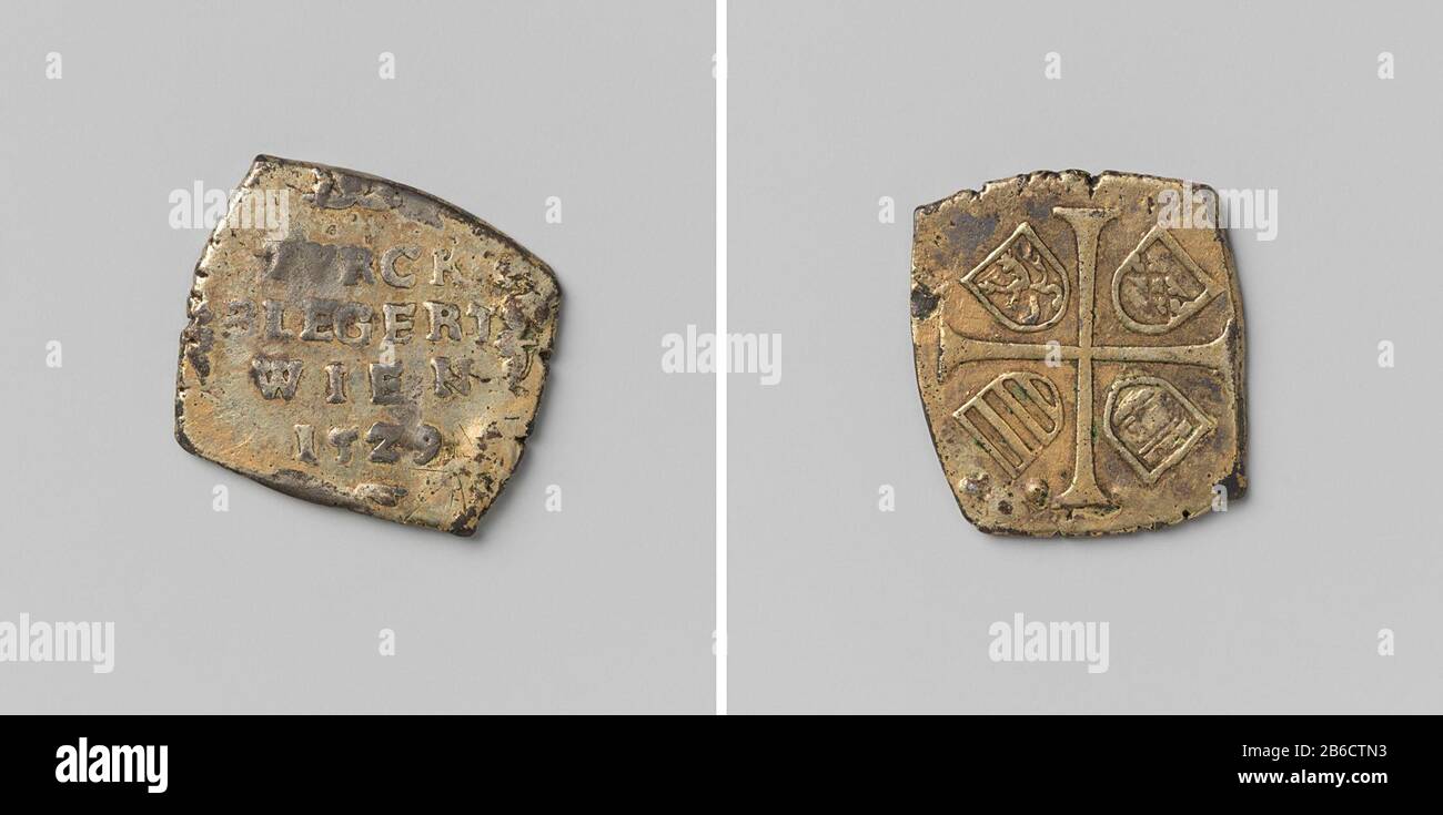 Siège de Vienne par les Turcs bijna rechthoekige nouilles munt. Voorzijde: Opschrift. Keerzijde: Kruis; tussen armen van kruis vier wapenschilden, ompaire porte rand van fleurons Fabricant : anoniem Dating: 1529 matériau: Zilver verguddsel Techniek: Slaan / vergulden Dimensions: H 1,8 cm. × b 2 cm. × g 3,27 gr Objet: Oorlog van Turken tegen Heilige Roomse rijkBeleg van Wenen (1529)Wanneer: 1529-09-23 - 1529-09-23 Banque D'Images