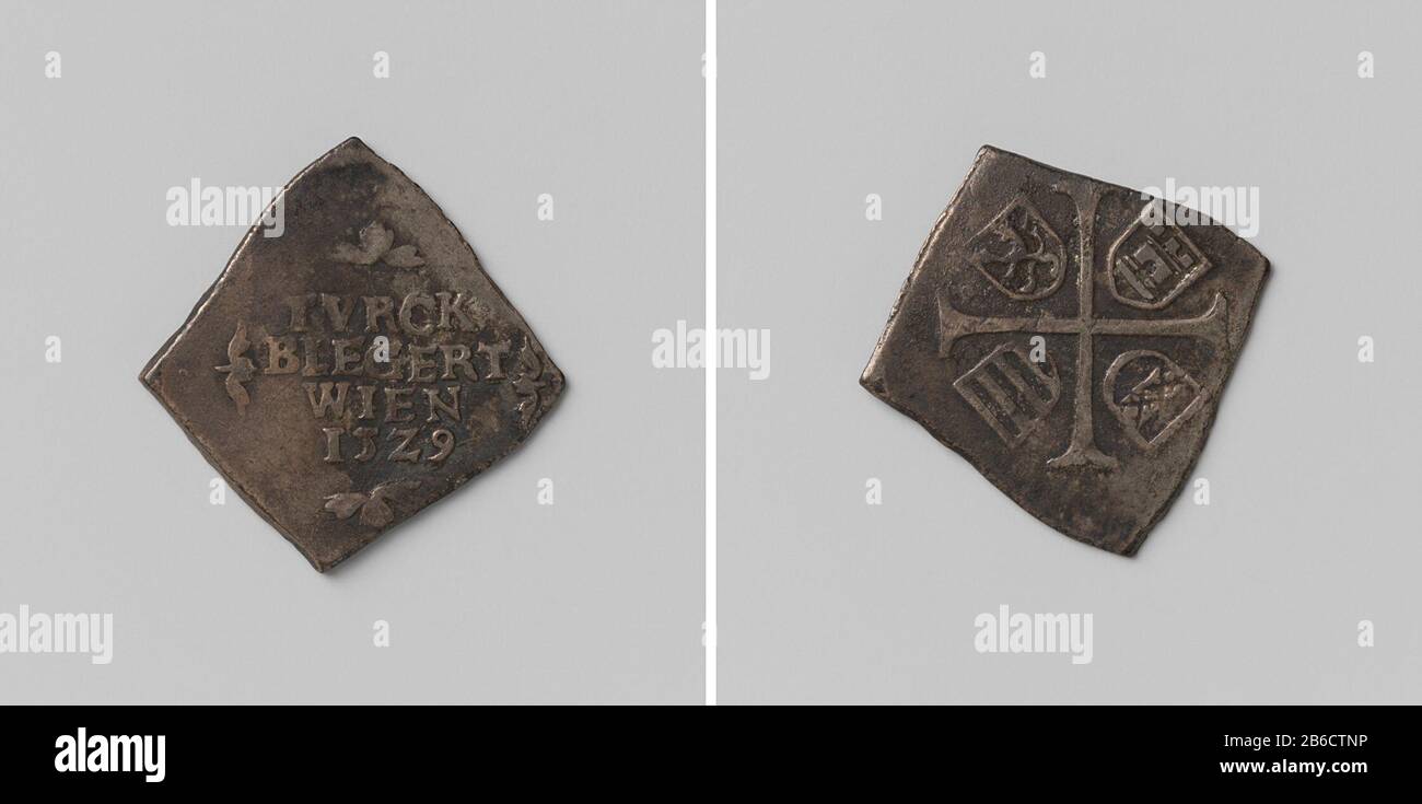 Siège de Vienne par les Turcs onregelmatige noodmunt. Voorzijde: Opschrift tussen puces. Keerzijde: Kruis; tussen armen van kruis vier wapenschilden Fabricant : anoniem Dating: 1529 matériau: Zilver Techniek: Slaan Dimensions: H 2,4 cm. × b 2,3 cm. × g 3,5 gr Objet: Oorlog van Turken tegen Heilige Roomse rijkBeleg van Wenen (1529)Wanneer: 1529-09-23 - 1529-09-23 Banque D'Images