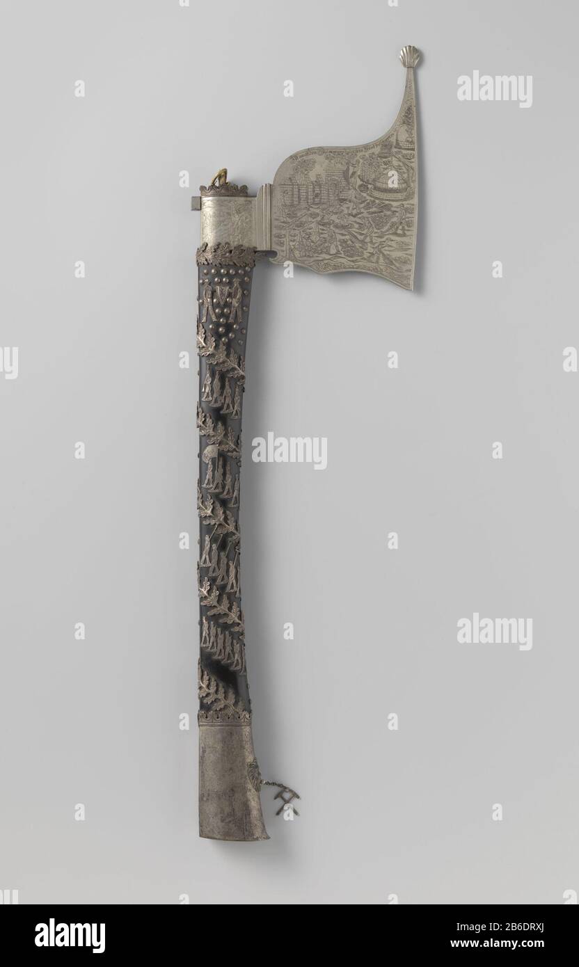 AX représentant les mines Zilveren bijl versierd met gegraveerde voorstelling van het mijnwezen met omschrift: 'olang der Bergmann sich mit seinem Schägel nährt, ist auch dem Hüttenmann dabei sein Brot bescheert'. Op het handvat verschillende ertsen. Rondom het handvat een slinger van lauwerbladen en een optocht van mijnwerkers. Porte de maker A. Muhlhausen aan koning Willem I ten geschenke gegoly. Fabricant : zilversmid: A. MuhlhausenPlaats fabrication: Freiberg Dating: 1837 - 25-aug-1839 matériau: Zilver Dimensions: L 74,5 cm. × b 21 cm. Date: 1800 - 1850Wie: Willem I (koning der Nederlanden Banque D'Images