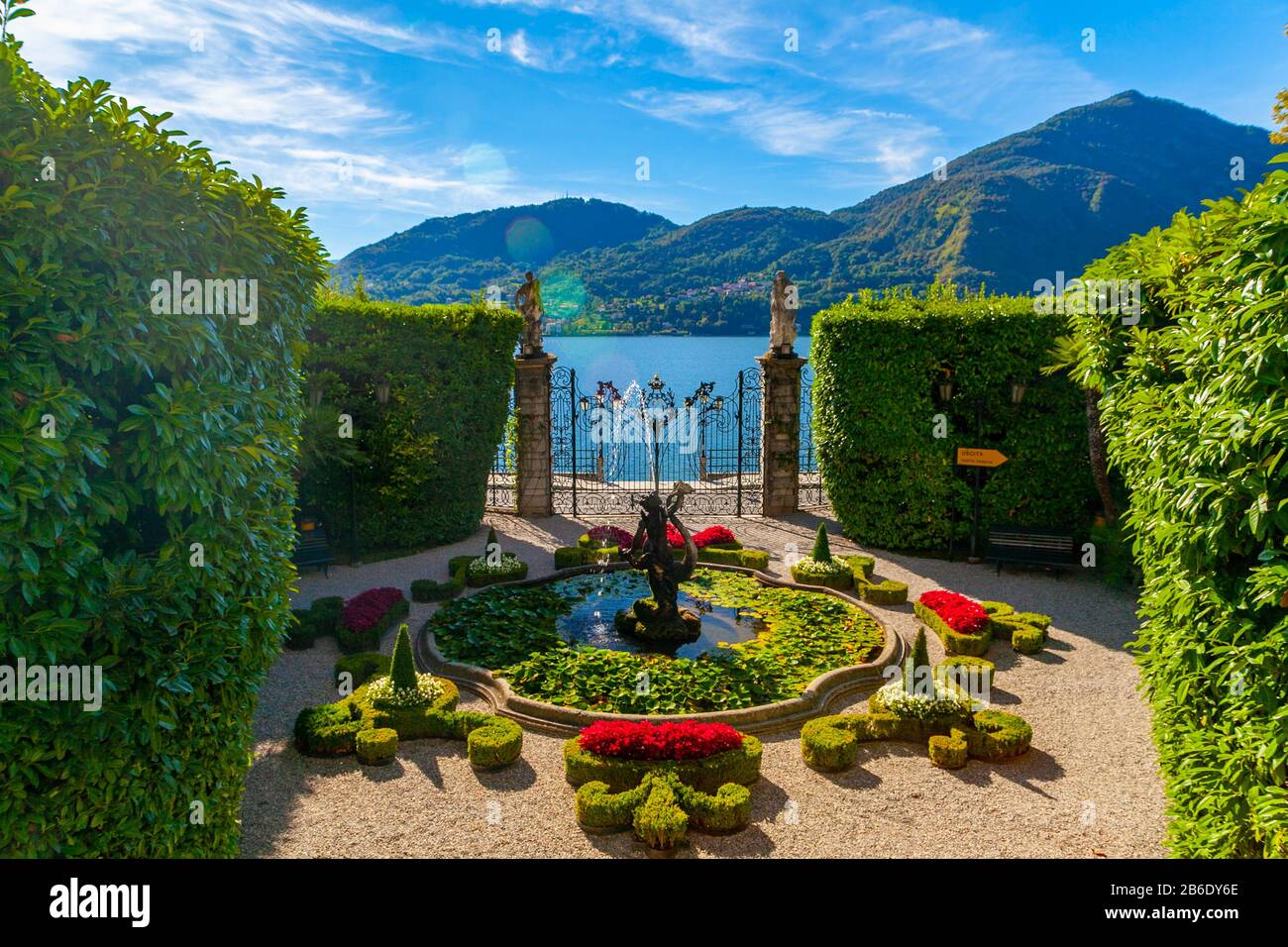 La fontaine de la magnifique Villa Carlotta sur le lac de Côme, Italie Banque D'Images
