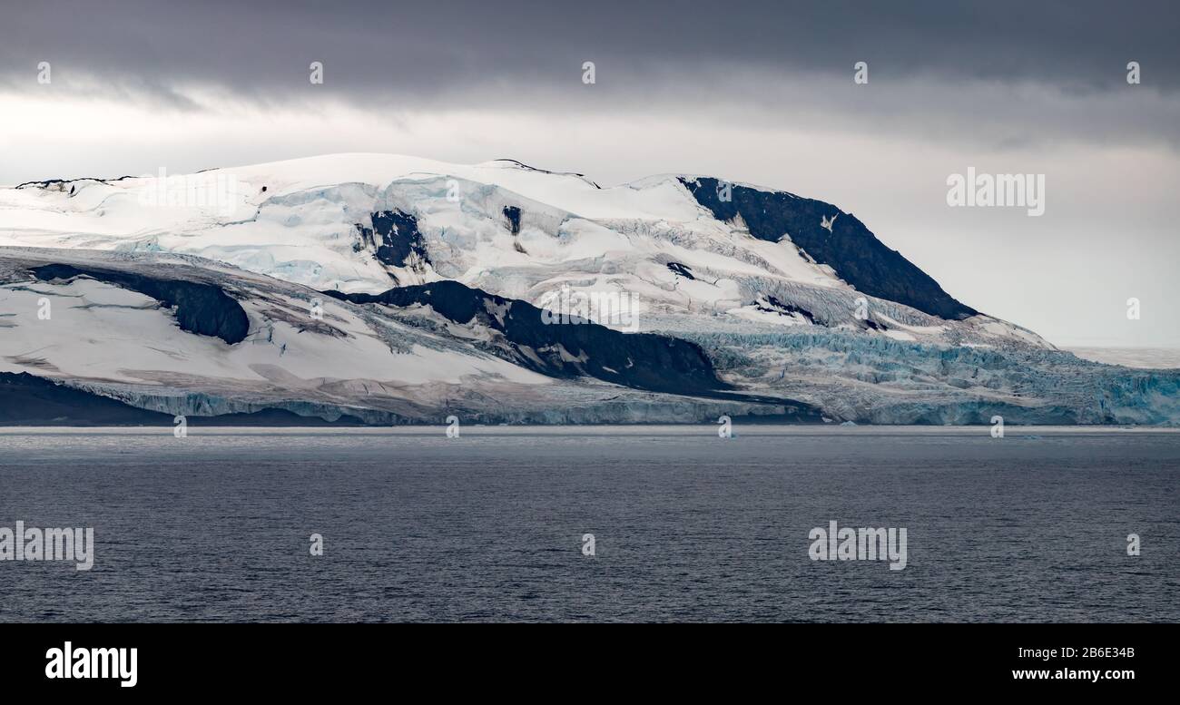 Paysage Antarctique avec montagnes et glaciers Banque D'Images