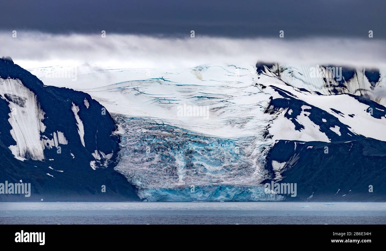 Paysage Antarctique avec montagnes et glaciers Banque D'Images