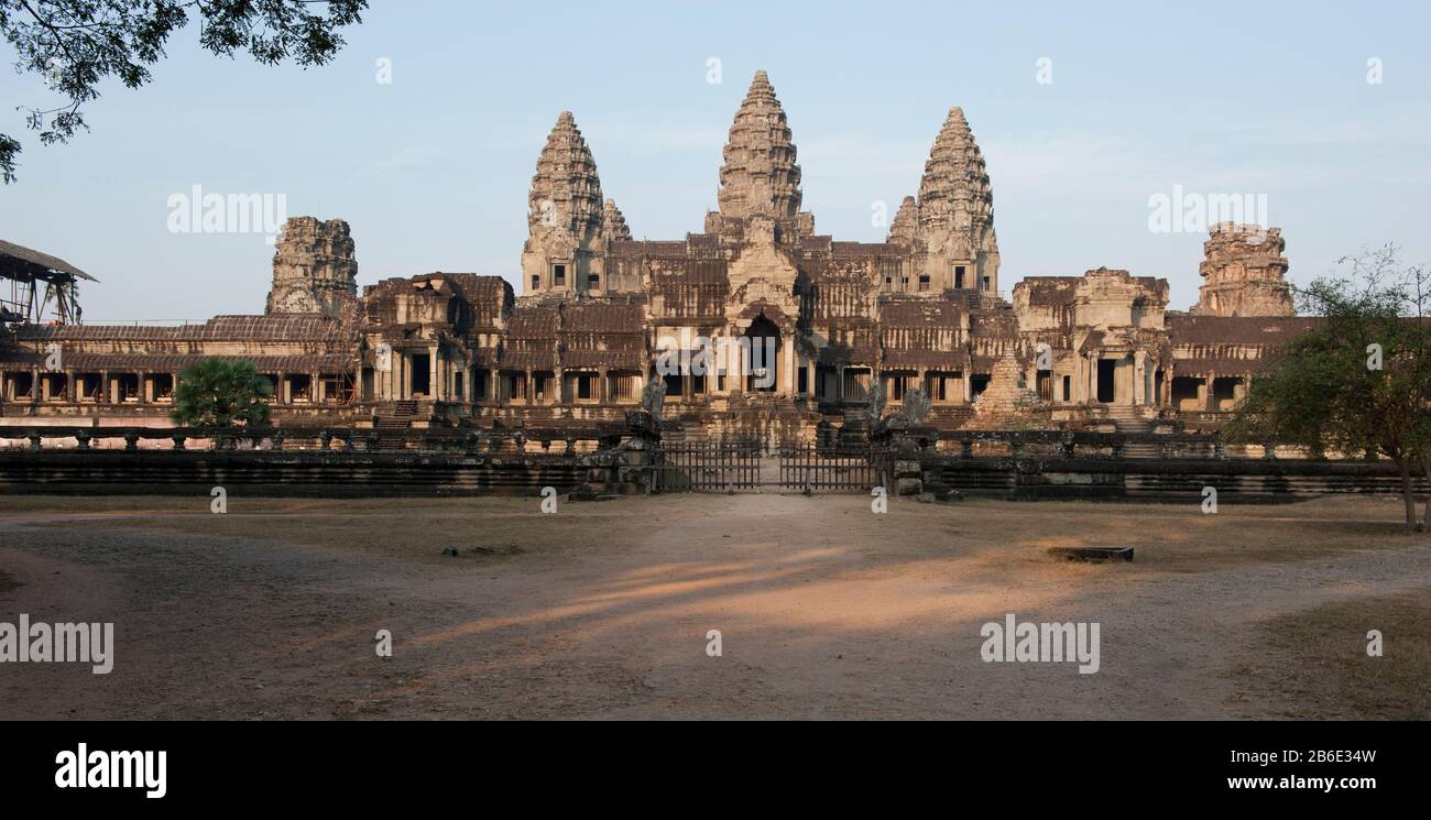 Façade d'un temple, Angkor Wat, Angkor, Siem Reap, Cambodge Banque D'Images