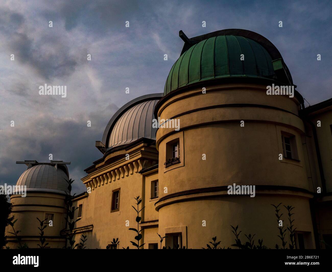 L'Observatoire Stefanik domine au crépuscule, Petrin Hill, Prague, République tchèque, Europe Banque D'Images