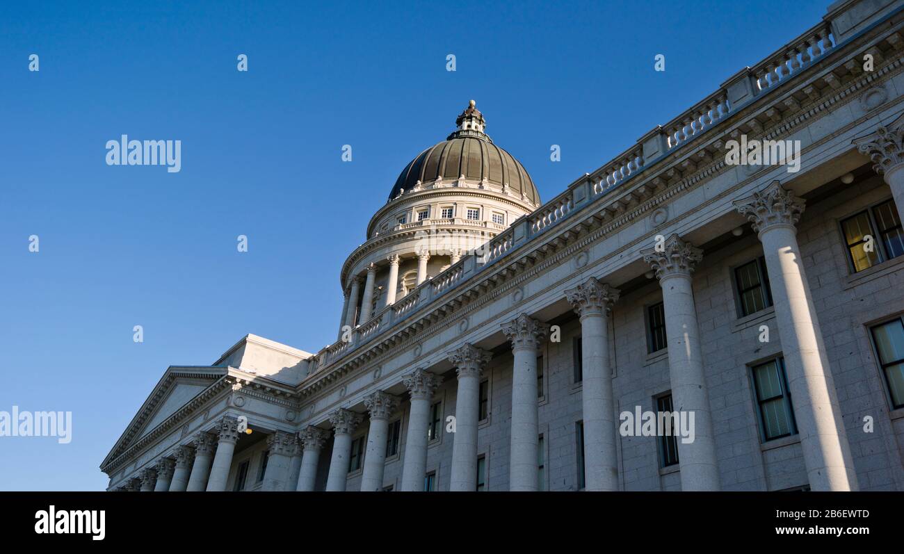 Vue à bas angle du bâtiment du Capitole de l'État de l'Utah, Salt Lake City, Utah, États-Unis Banque D'Images