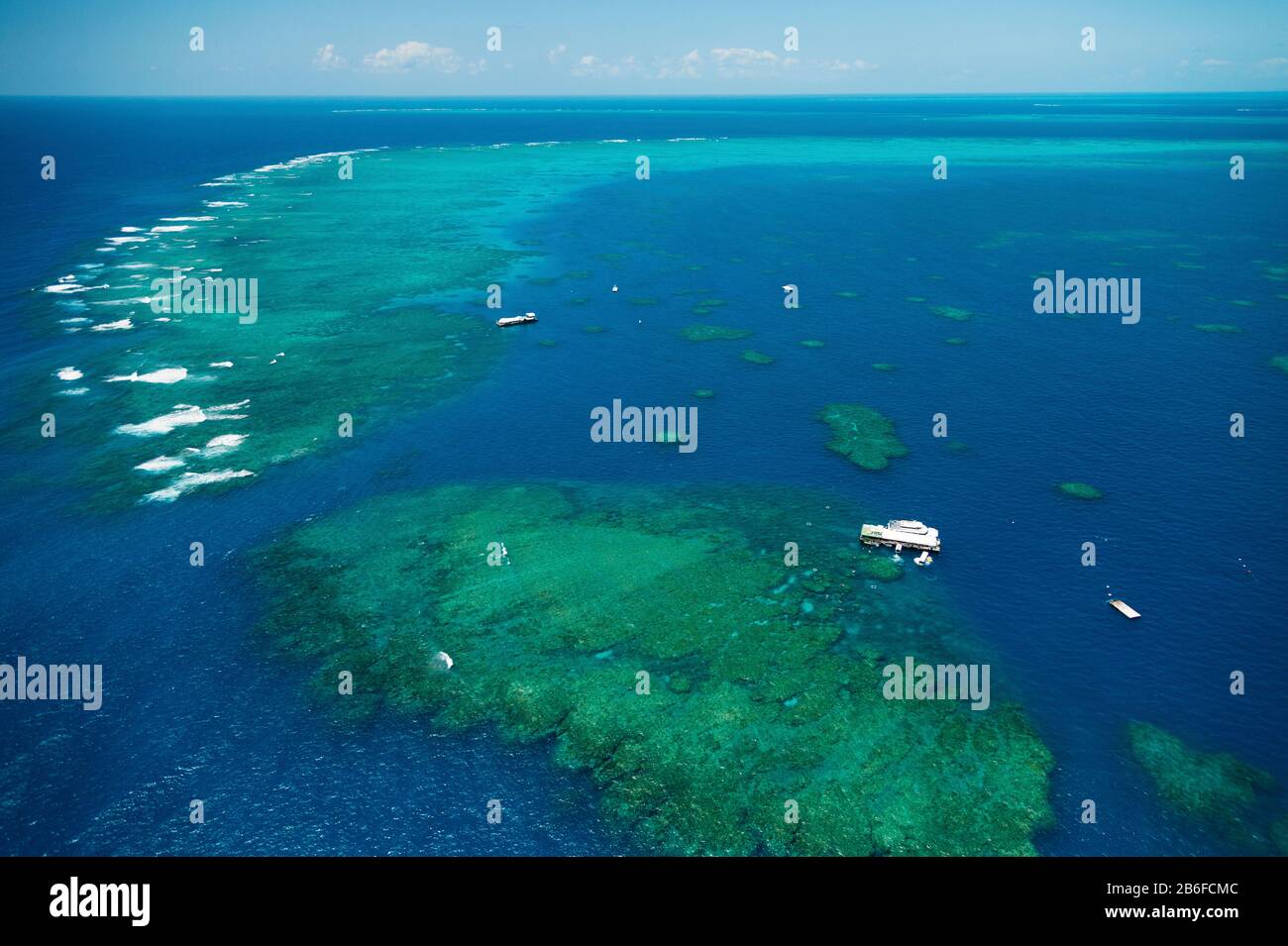 Vagues Sur La Grande Barrière De Corail, Queensland, Australie Banque D'Images