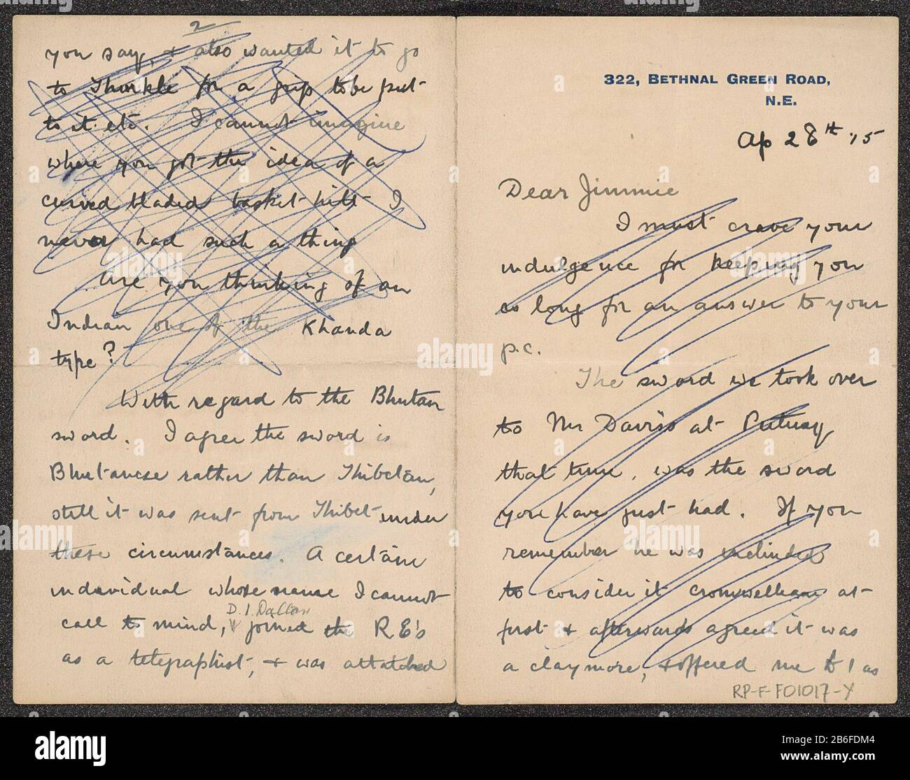 Lettre provenance de la photo tibétaine legertelegrafiste DT Dalton (page 1 et 2) Brief gedateerd 28 avril 1915, gericht aan 'Jimmie', naam afzender deels onleesbaar, briefhoofd '322, Bethnal Green Road, N.E., tekst deels doorgestreept. Vermeld wordt onder Meer hoe het fotoalbum vanit Tibet in Groot-Brittannië terecht is gekomen. Onderdeel van Fotoalbum met 24 foto's van de reis van legertelegrafist D.T. Dalton porte Tibet. Fabricant : schrijver: AnoniemPlaats fabrication: Londen Dating: 28-apr-1915 kenmerken physique: Handschrift, pen in blaw matériau: Papier Techniek: Schrijven dimension Banque D'Images