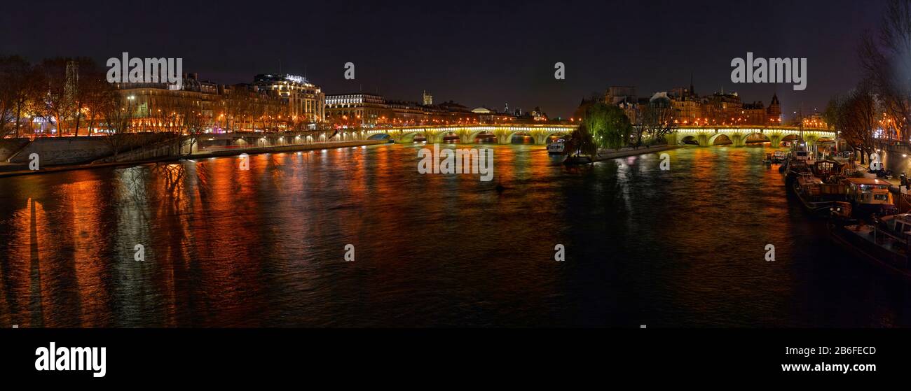Vue nocturne sur la Seine depuis Pont des Arts, Pont neuf et Ile de la Cité, Paris, Ile-de-France, France Banque D'Images