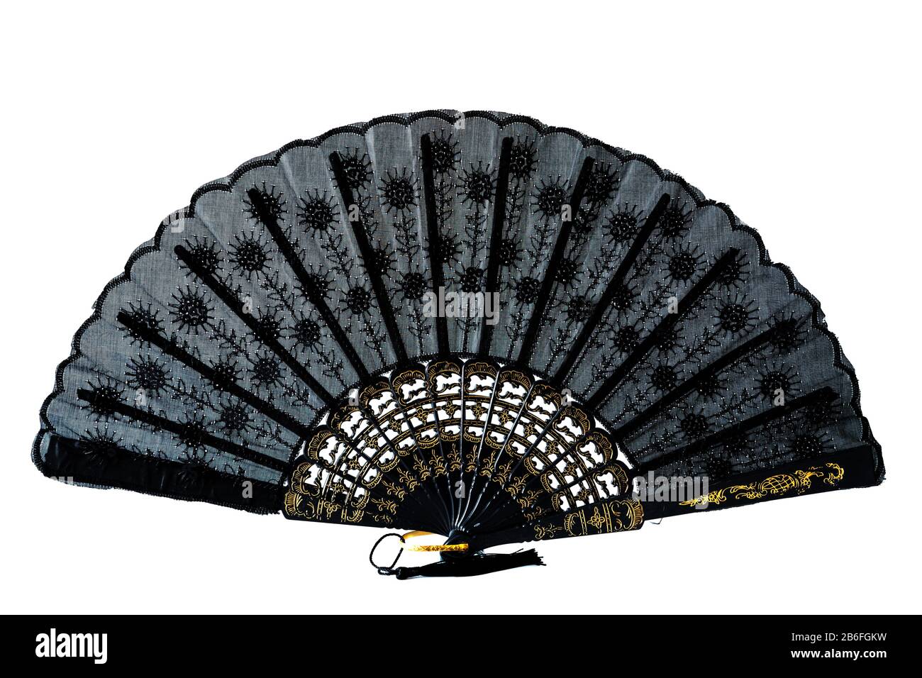 Ventilateur à main en dentelle noire et or isolé sur fond blanc. Influence espagnole ou chinoise. Ventilateur de flamenco. Banque D'Images