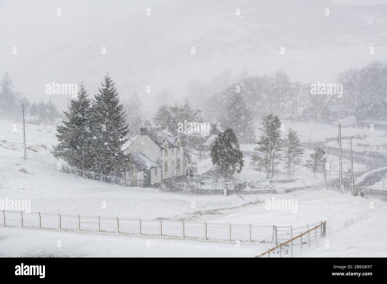 Village de Wanlockhead dans la neige pendant la tempête Jorge. Février 2020. Le village le plus élevé de Scotlands. Dumfries et Galloway, frontières écossaises, Écosse Banque D'Images