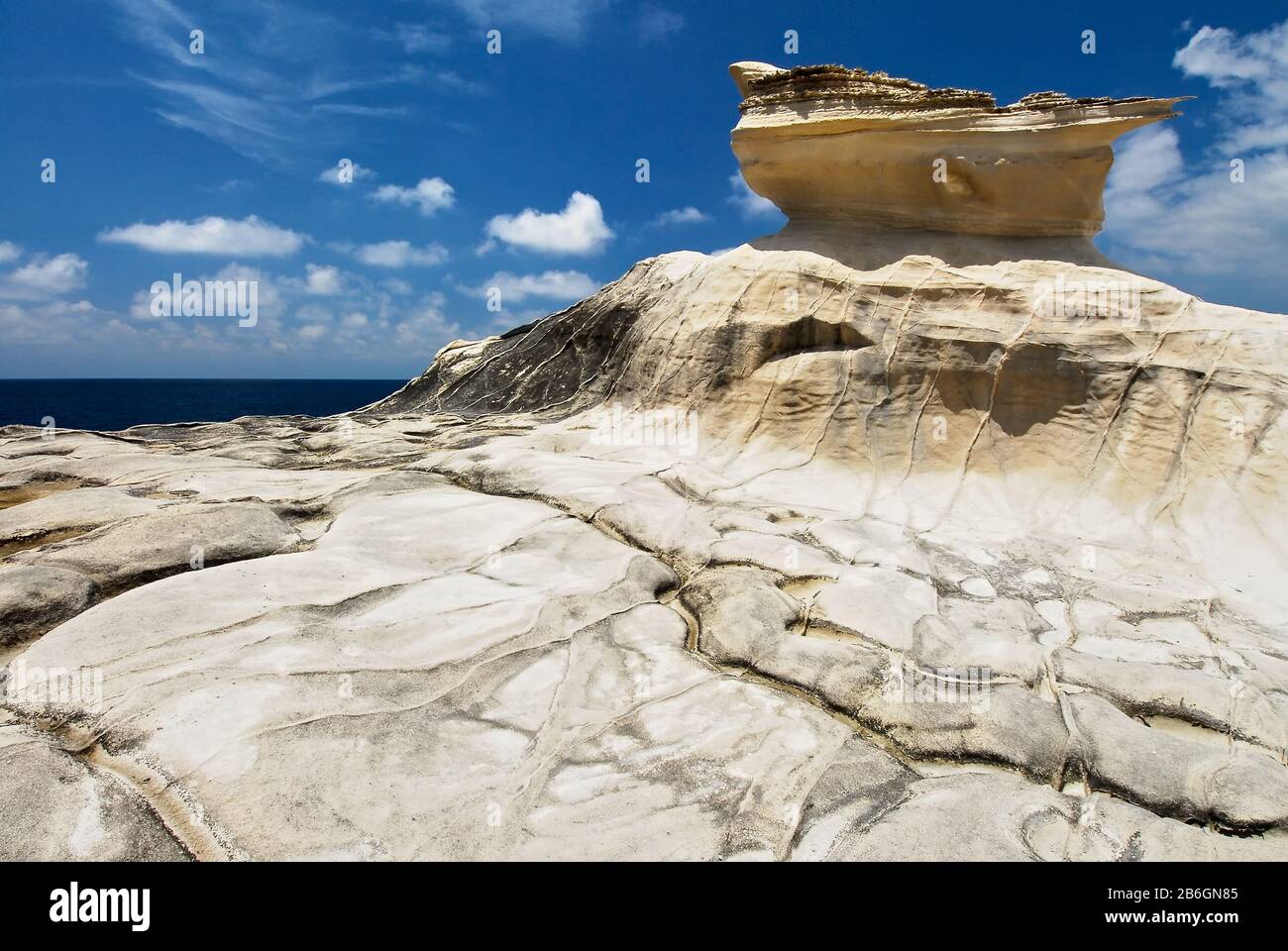 Vue panoramique à angle bas des rochers de Capuraoan, aussi formation de Kapurawan Rock sur la côte près de Burgos, Ilocos Norte, Luzon Nord, Philippines, Asie Banque D'Images