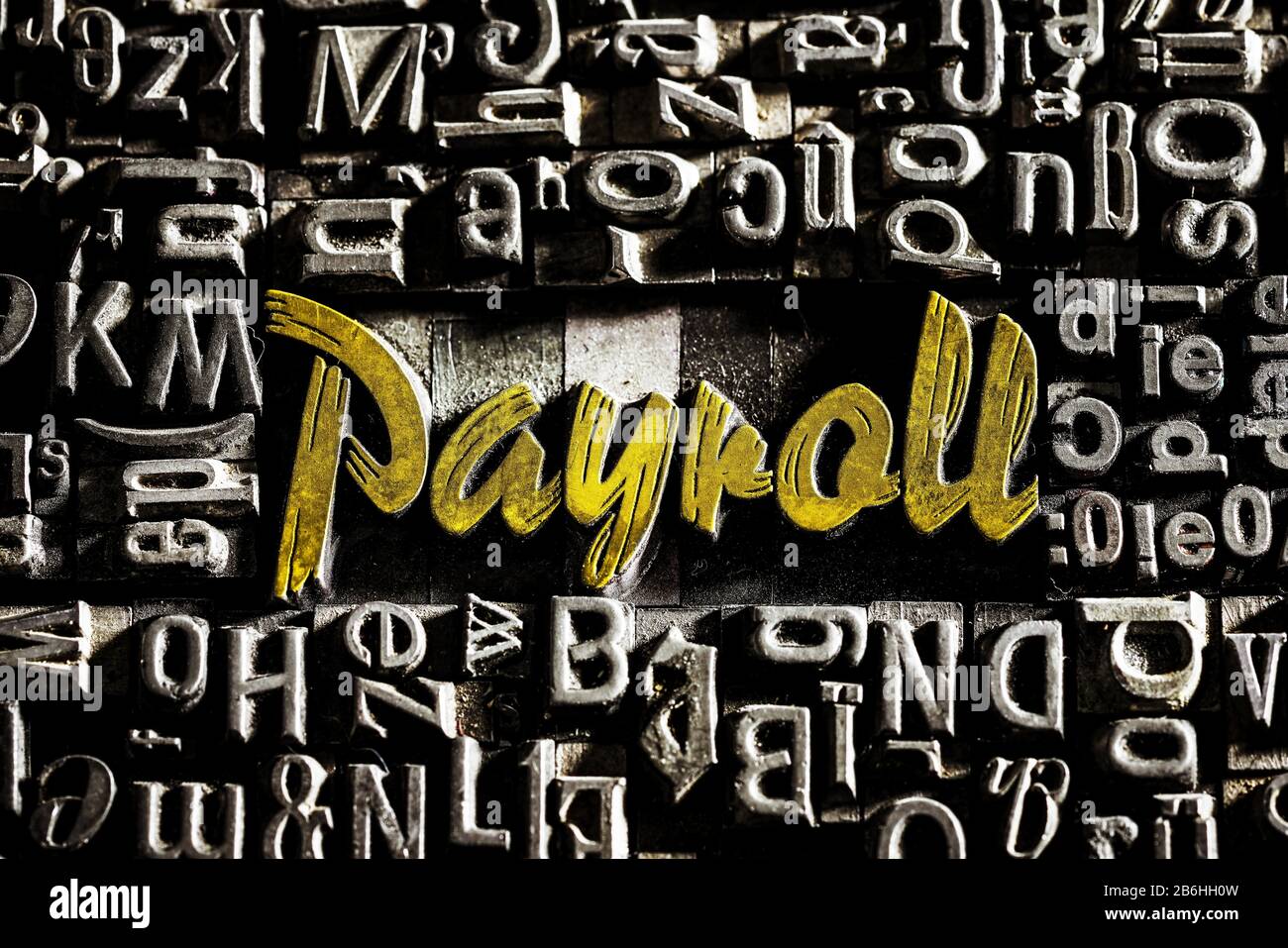 Les anciennes lettres de plomb avec écriture dorée montrent le mot Payroll, Allemagne Banque D'Images