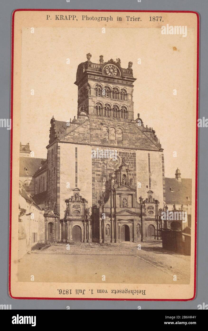 L'Abbaye Bénédictine De L'Église Saint-Matthiaskerk À Trèves. Fabricant : Photographe: Peter Krapp (propriété cotée) Lieu de fabrication Trèves Dating: 1876 - 1877 Caractéristiques physiques: Albumen imprimé: Carton de papier technique: Albumen dimensions imprimées: Photo: H 146 mm × W 99 mm Sujet: Église (extérieur) Où: Abbaye de Saint Matthias Banque D'Images