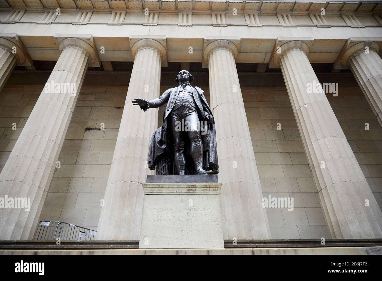 New York City Lower Manhattan George Washington, 1882, par John Quincy Adams Ward, devant le Federal Hall National Memorial Banque D'Images