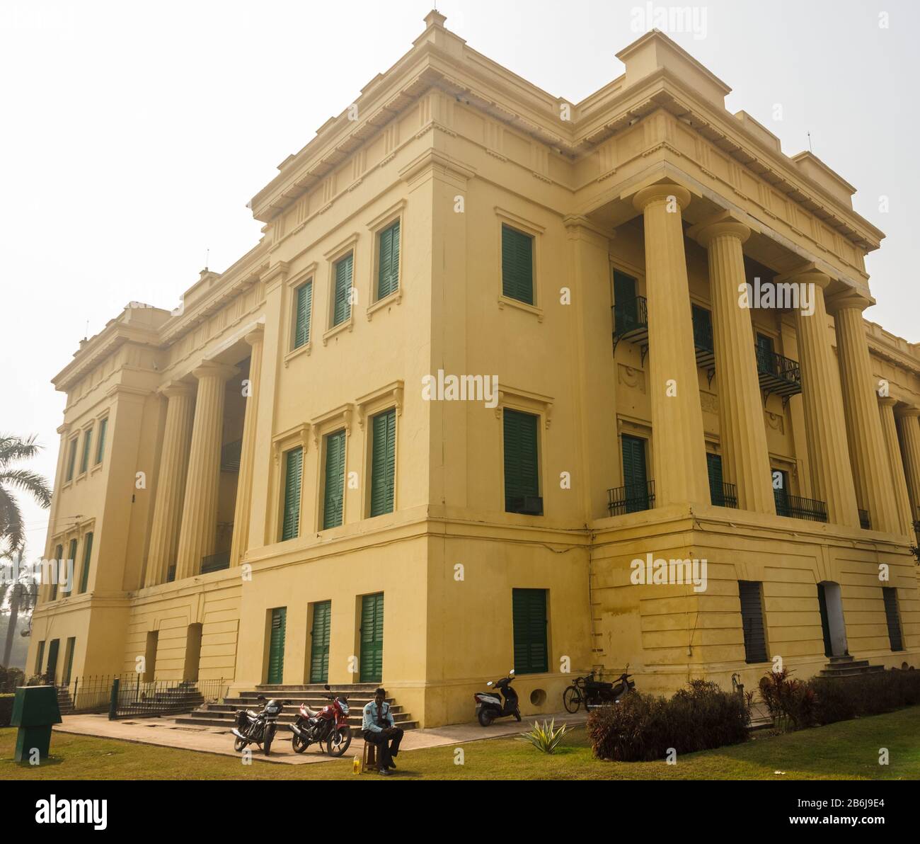 Murshidabad, Bengale-Occidental/Inde - janvier 15 2018: Un sideduew de la façade extérieure du palais Hazarduari à Murshidabad. Banque D'Images